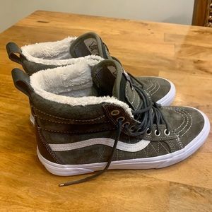 Suede Sherpa Sk8-Hi Vans